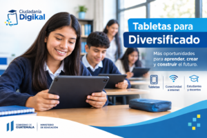 Estudiantes de Diversificado en Guatemala utilizan tabletas en el aula para aprender con Ciudadanía Digikal.